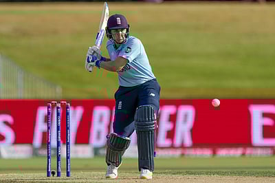 மகளிர் உலகக் கோப்பை: நியூசிலாந்துக்கு எதிராக இங்கிலாந்து 'த்ரில்' வெற்றி