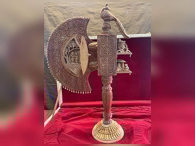 ஜப்பான் பிரதமரின் முதல் இந்தியப் பயணம்: பிரதமர் மோடி அளித்த பரிசு என்ன தெரியுமா?