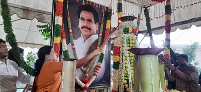 ம. நடராசன் நினைவு நாள்: தஞ்சாவூரில் சசிகலா அஞ்சலி