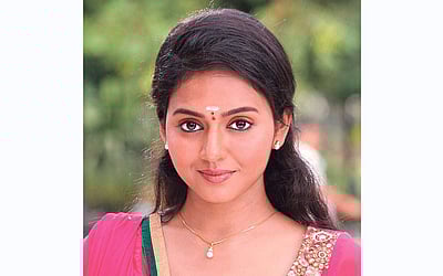 டாக்டர் ஆன நடிகை