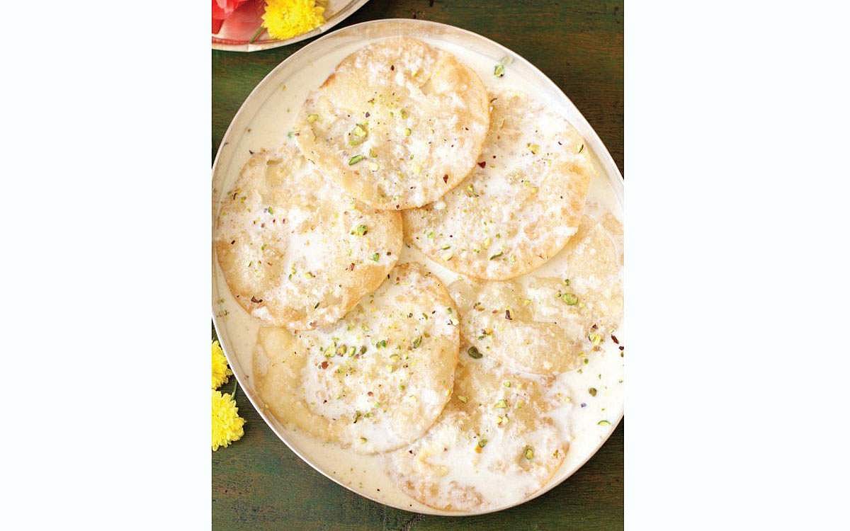 தேங்காய்ப் பால் இனிப்பு பூரி