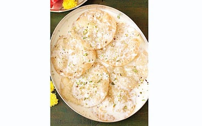 தேங்காய்ப் பால் இனிப்பு பூரி