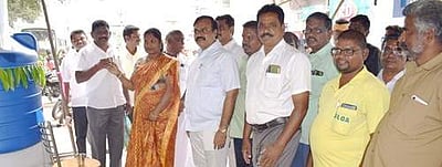 உலக தண்ணீர் தினம்: பேருந்து பயணிகளுக்காக இரு குடிநீர் தொட்டிகள் அமைப்பு 