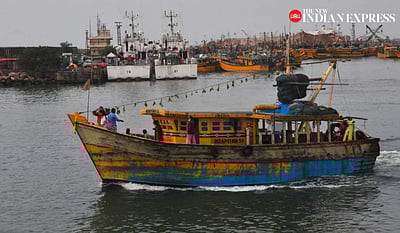 குஜராத்தில் பாகிஸ்தான் மீன்பிடி படகுகள் பறிமுதல்