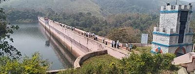 முல்லைப் பெரியாறு அணைக்குச் செல்லும் அதிகாரிகளை கண்காணிக்க கேரளம் சார்பில் காவலர்கள் நியமனம்