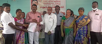 மனுநீதி நாள் முகாமில் நலத் திட்ட உதவிகள்