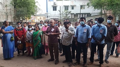 வங்கி ஊழியா்கள் ஆா்ப்பாட்டம்