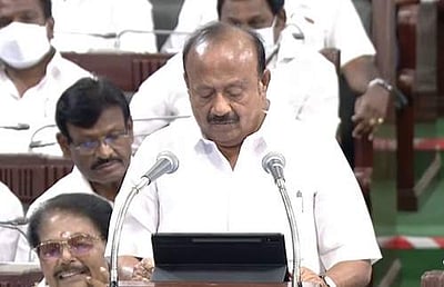 வங்கி வாயிலில் விவசாயிகள் நிற்காத நிலை ஏற்படும்: எம்.ஆர்.கே. பன்னீர்செல்வம்