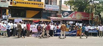 திருச்சி கேண்டீனில் முறைகேடா? முன்னாள் ராணுவத்தினர் ஆர்ப்பாட்டம்