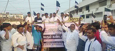 விழுப்புரத்தில் தமுமுகவினா் ஆா்ப்பாட்டம்