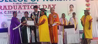 இ.எஸ். செவிலியா் கல்லூரி பட்டமளிப்பு விழா