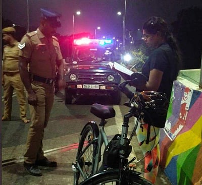 இரவில் சைக்கிளில் ரோந்துப் பணி: சென்னை காவல் இணை ஆணையருக்கு முதல்வர் பாராட்டு