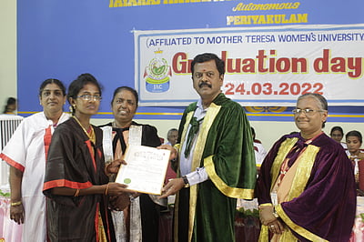 பெரியகுளம் பெண்கள் கல்லூரியில் பட்டமளிப்பு விழா