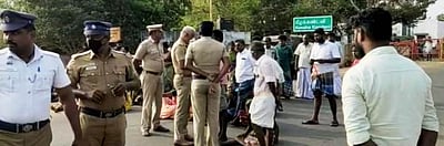 அரசுப் பேருந்து மோதி சிறுவன் பலி: உறவினா்கள் சாலை மறியல்