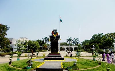 ராஜீவ் காந்தி தேசிய இளைஞா் மேம்பாட்டு நிறுவனத்தில் புதிய பாடப் பிரிவுகளில் சேர மாணவா்கள் தயக்கம்!