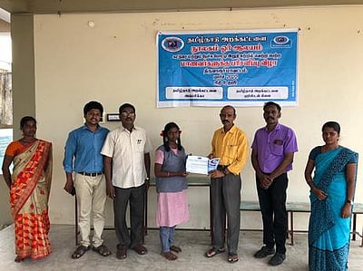 போட்டிகளில் வென்றபள்ளி மாணவா்களுக்குப் பரிசு