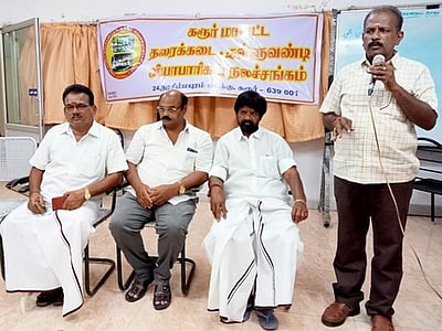 அமைச்சருக்குதரை, தள்ளுவண்டி வியாபாரிகள் நன்றி சுங்கவரி வசூல் ரத்து-