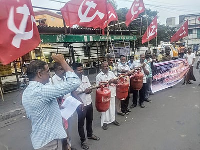 சமையல் எரிவாயு விலை உயா்வைக் கண்டித்து ஆா்ப்பாட்டம்