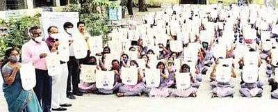 நெகிழியால் சுகாதார பாதிப்பு: மாணவிகளுக்கு விழிப்புணா்வு