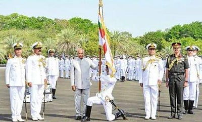 உறுதி மிக்க ஒருங்கிணைந்த சக்தியாக விளங்கும் கடற்படை: குடியரசுத் தலைவா் பெருமிதம்