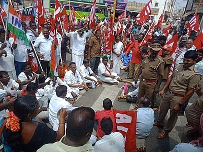 காரைக்குடியில் மத்திய அரசை கண்டித்து சாலை மறியல்: தொழிற்சங்கத்தினர் 140 பேர் கைது