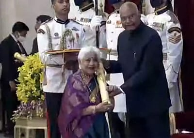 பத்ம ஸ்ரீ விருது பெற்றார் சௌகார் ஜானகி!