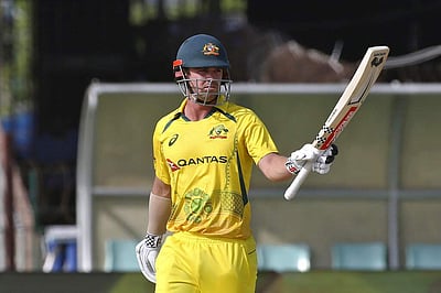 பாகிஸ்தானுக்கு எதிரான முதல் ஒருநாள்: அதிரடியாக விளையாடி சதமடித்த டிராவிஸ் ஹெட்