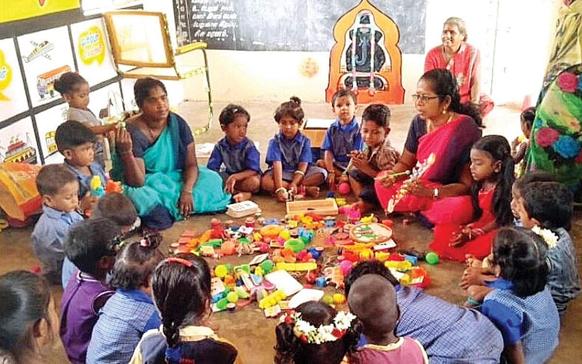 குழந்தைகளை வரவழைத்த பள்ளி..!