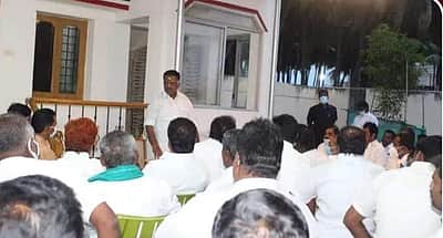 சசிகலா, தினகரனை அதிமுகவில் இணைக்க தீர்மானம்: ஓபிஎஸ் உடன் ஆர்.பி. உதயகுமார் சந்திப்பு