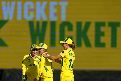 மே.இ. தீவுகளை எளிதாக வீழ்த்தி உலகக் கோப்பை இறுதிச்சுற்றுக்கு முன்னேறிய ஆஸ்திரேலிய மகளிர் அணி