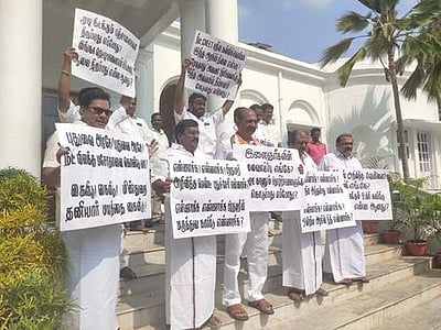 புதுவை சட்டப்பேரவையில் திமுக வெளிநடப்பு