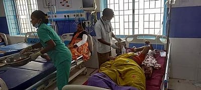 ஆம்பூர் அருகே லாரி மீது வேன் மோதி 4 பேர் பலி