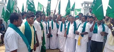 மானாமதுரை: வைகையில் மணல் குவாரிகள் அமைக்கப்படுவதை எதிர்த்து விவசாயிகள் போராட்டம் 