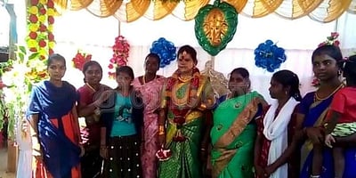 முன்மாதிரி பெற்றோர்: திருநங்கையான மகனுக்கு மஞ்சள் நீராட்டு விழா