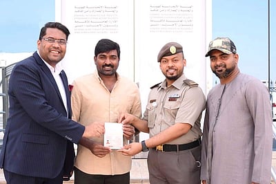 அன்று சாதாரண ஊழியராக சென்ற விஜய் சேதுபதிக்கு, இன்று துபை அரசு அளித்த கௌரவம்