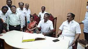 விருதுநகா் நகராட்சித் தலைவா், துணைத் தலைவா் போட்டியின்றித் தோ்வு