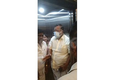 சசிகலாவுடன் ஓபிஎஸ்  சகோதரர் சந்திப்பு