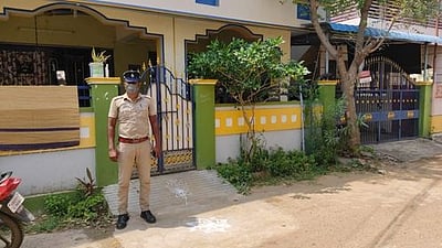 ஆடுதுறை பேரூராட்சியில் இழுபறி: உறுப்பினா்களின் வீடுகளில் காவல் துறையினா் பாதுகாப்பு