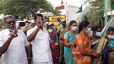 தலைஞாயிறு பேரூராட்சி தலைவர் தேர்தல்: வாக்கு சீட்டுகளை கிழித்த திமுக உறுப்பினர்