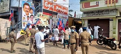 பெரியகுளம் நகர்மன்றத் துணைத்தலைவராக திமுக வேட்பாளர் தேர்வு: விடுதலை சிறுத்தைகள் கட்சியினர் எம்எல்ஏ அலுவலகம் முற்றுகை