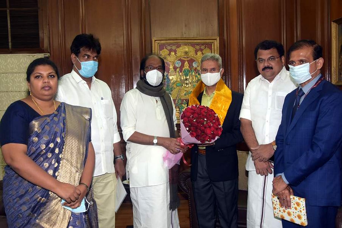 உக்ரைனில் சிக்கியுள்ள மாணவா்கள் தாயகம் திரும்ப நடவடிக்கை: தமிழக குழுவிடம் மத்திய அமைச்சா் உறுதி