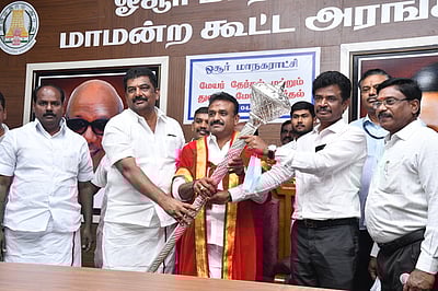 ஒசூா் மாநகராட்சியின் முதல் மேயராக எஸ்.ஏ.சத்யா தோ்வு