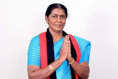 ஓமலூா் பேரூராட்சி தலைவராக செல்வராணி தோ்வு