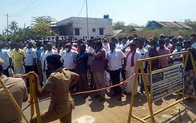 ஆப்பக்கூடல் பேரூராட்சித் தலைவா் பதவியைக் கைப்பற்றியது அதிமுக