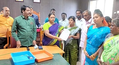 53 ஆண்டுகளுக்குப் பிறகுமணப்பாறை நகா்மன்றத் தலைவா் பதவியை கைப்பற்றிய அதிமுக!