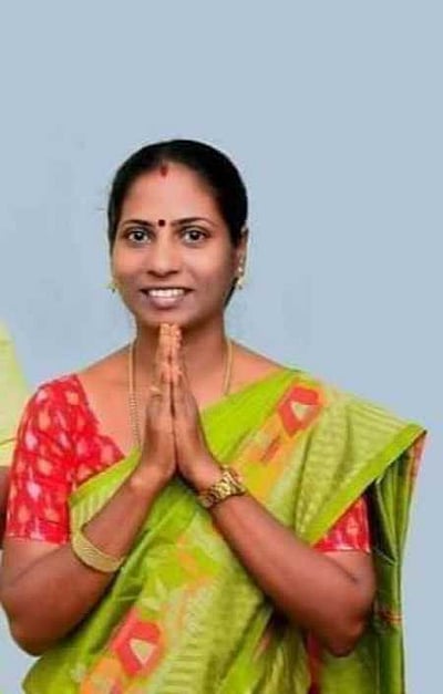 பட்டுக்கோட்டை நகராட்சித்தலைவரானாா் சண்முகப்பிரியா