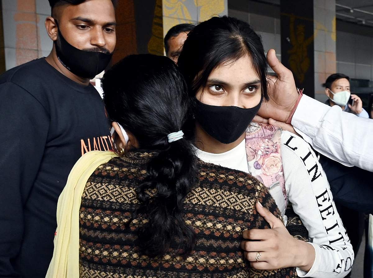 இது விமா்சனத்துக்கான நேரமல்ல! | மருத்துவ மாணவர்கள் குறித்த தலையங்கம்