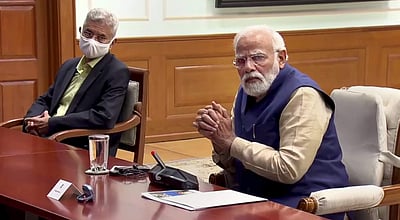 சுமி நகரில் சிக்கிய 700 இந்திய மாணவா்களை மீட்க தீவிர முயற்சி: மோடி ஆலோசனை