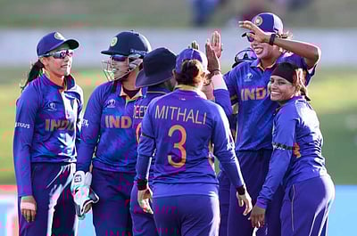மகளிர் உலக்கோப்பை கிரிக்கெட்: பாகிஸ்தானை வீழ்த்தியது இந்தியா 