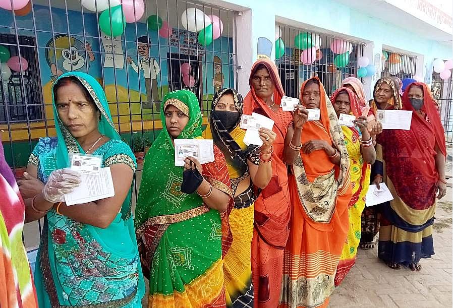 உ.பி. தேர்தல்: நெஞ்சை நெகிழச் செய்யும் காட்சிகள்